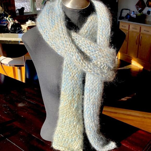 HAND CRAFTED Cashmere silk 104” luxury thin knit lightweight scarf Ombré blue - Picture 1 of 9